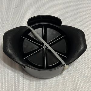 The Pampered Chef Veggie Wedger